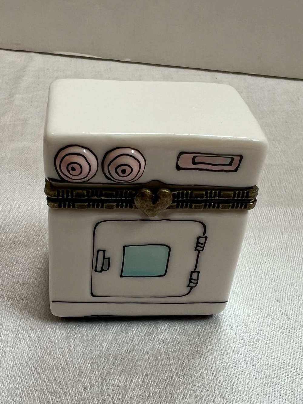 Washing Machine Trinket Box WITH Shirt Trinket Laundry Hinged Lid White